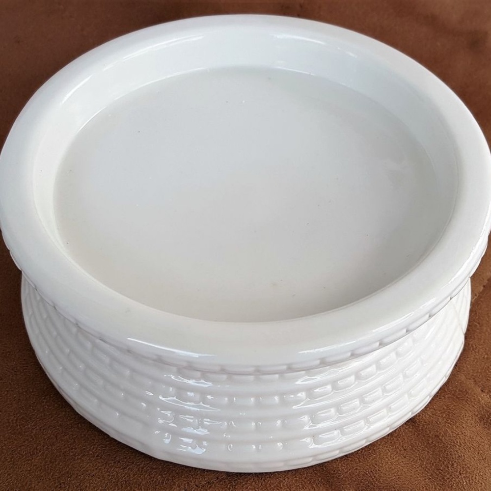 Chic Porcelain Pedestal